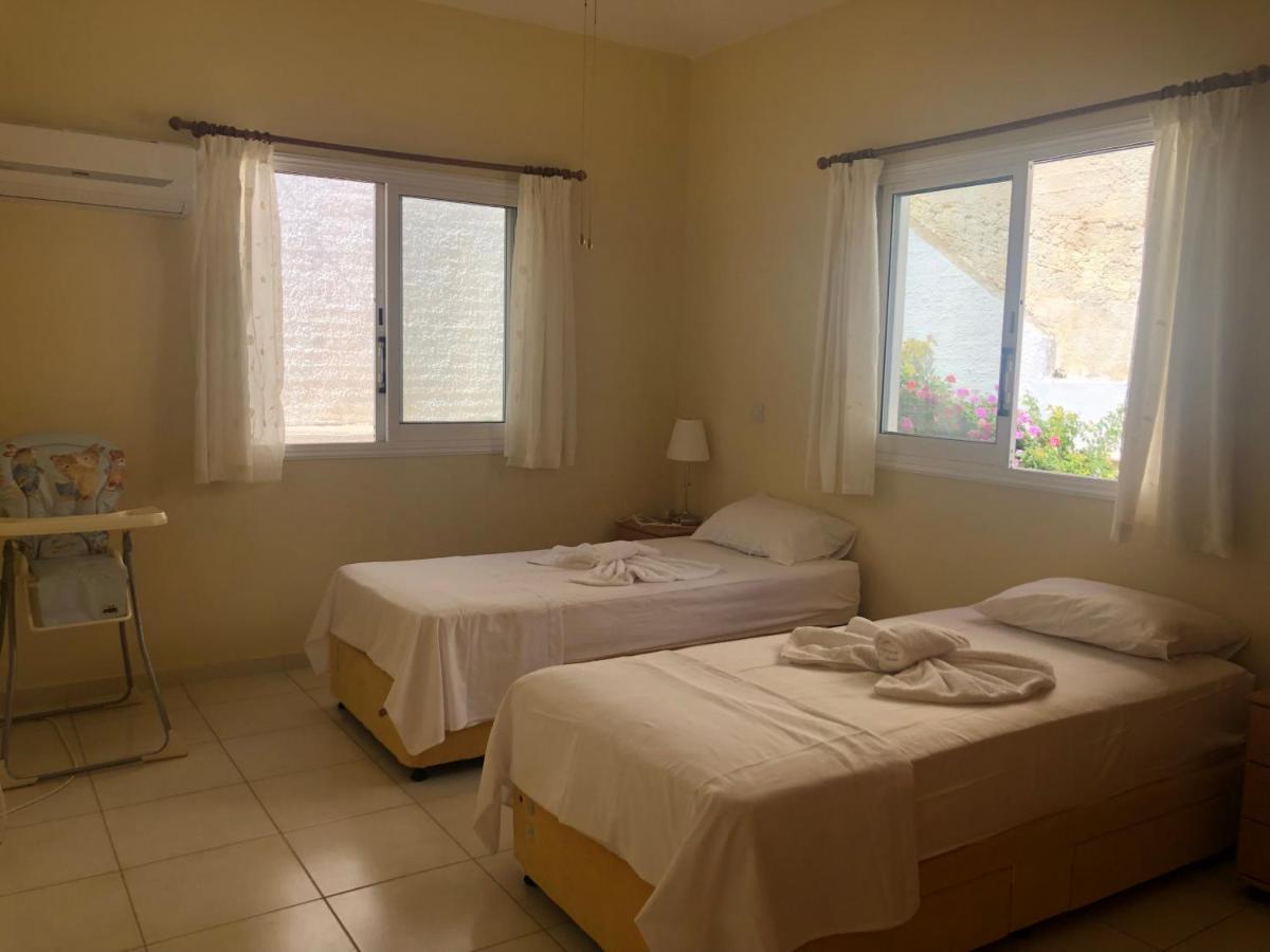 Peyia Palm Villa Paphos Bagian luar foto